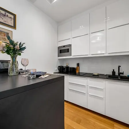 Downtown - Terrace, Location - By Rentujemy Apartment